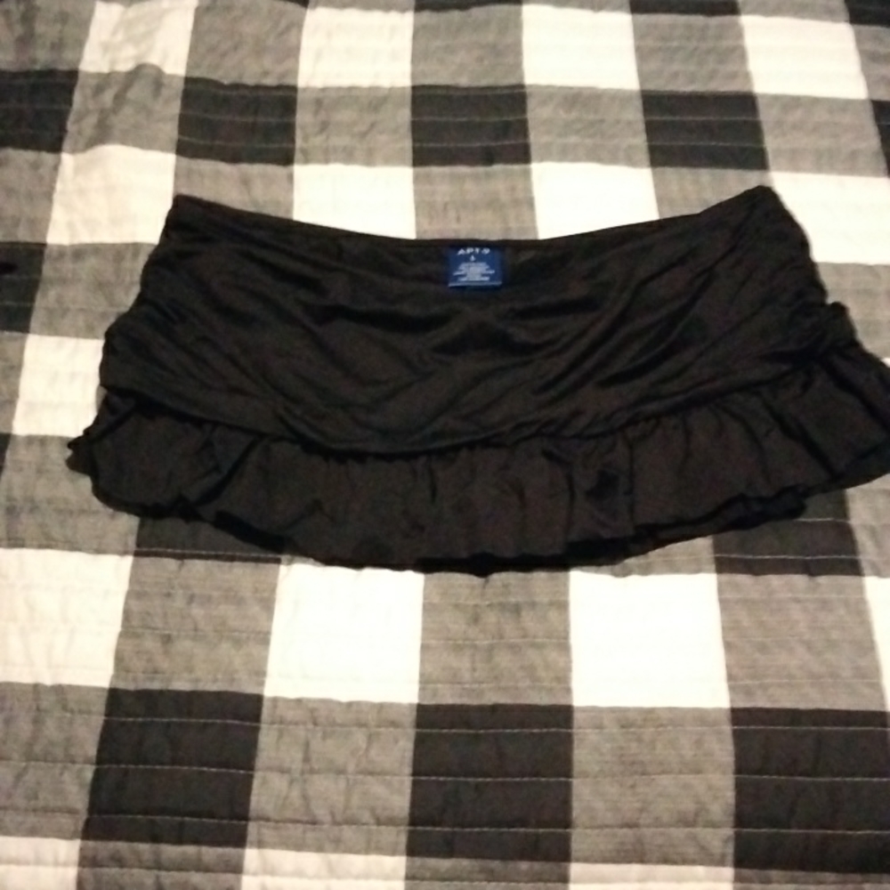 Black skirted bathing suit bottom with ruffle Apt. 9 Size Large
